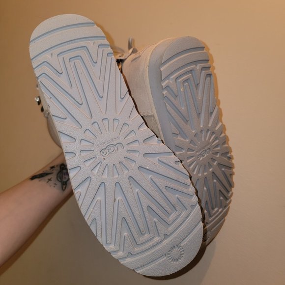 Size 7 Women's Wedding Bailey Bow Uggs - Picture 3 of 5